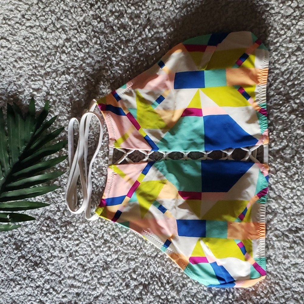 NWOT VS PINK Strappy Geometric Patterned Cut Out Bikini Top